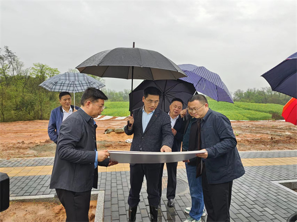 4月2日，洪董，潘總陪同王奇勇縣長一行調(diào)研重點(diǎn)項(xiàng)目1.jpg
