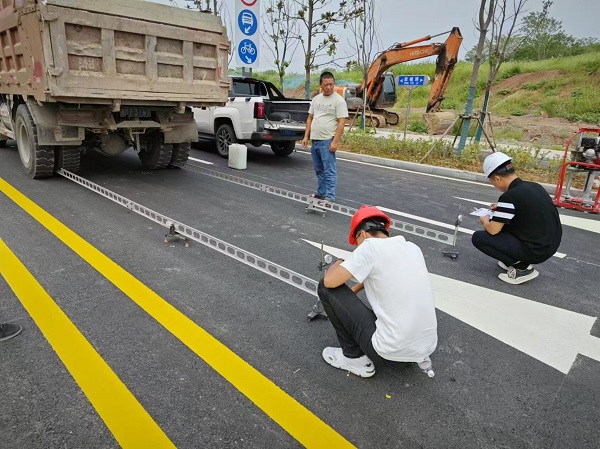 圖片“秋老虎”來襲，室外工程檢測(cè)不停歇.jpg