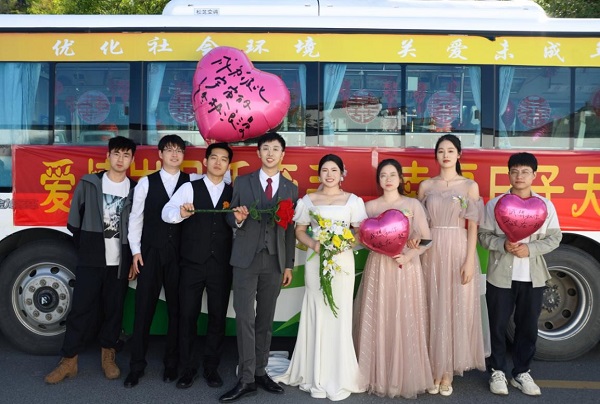 24.10.8婚車(chē).jpg
