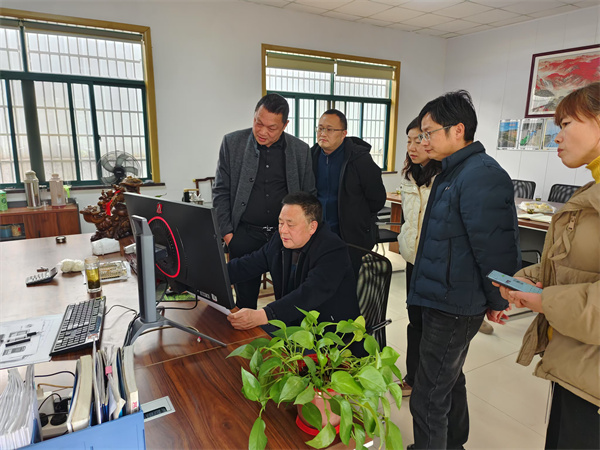 1月21日，洪董率隊(duì)赴浙江諸暨市共創(chuàng)游樂(lè)沒(méi)施工程有限公司考察調(diào)研。.jpg