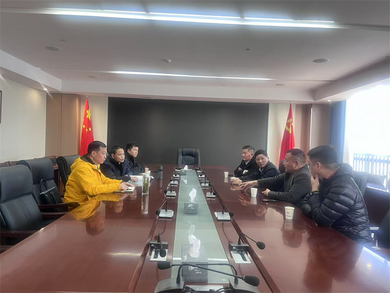 3月6日，浙江寧波徽州商會(huì)、寧波豐潤(rùn)協(xié)成公司董事長(zhǎng)方利年一行赴集團(tuán)考察調(diào)研，潘總、望豐公司陪同調(diào)研座談。.jpg