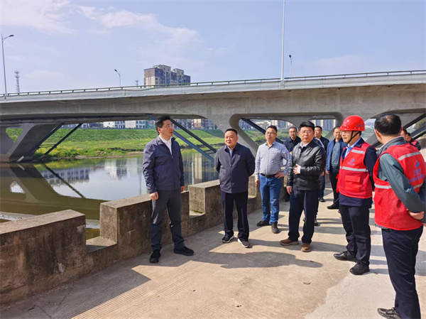 4月7日，洪董，張總陪同王奇勇縣長一行調(diào)研防洪工程項目.jpg
