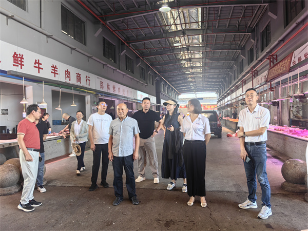 8月28日，高主任帶隊(duì)，文明辦、市監(jiān)局、徽投集團(tuán)到浙江衢州農(nóng)商城、新農(nóng)都批發(fā)市場(chǎng)和明輝蔬果配送公司調(diào)研學(xué)習(xí)食材供應(yīng)鏈配送項(xiàng)目.jpg