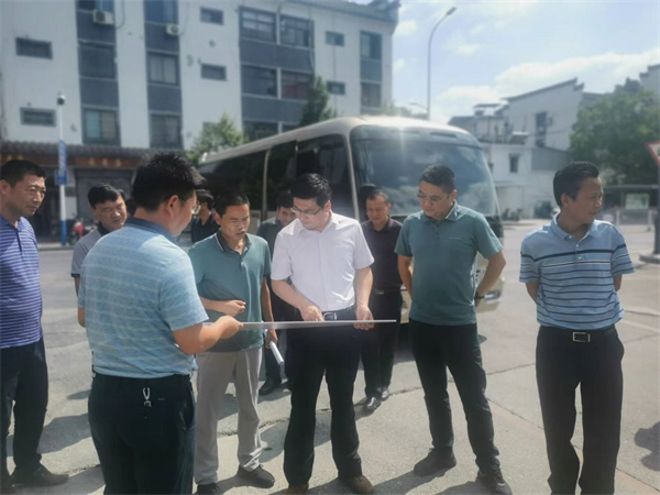 9月2日，王縣長，吳書記查看新安路跨鐵路，富豐新城商務(wù)中心及大數(shù)據(jù)中心項目進(jìn)展情況1.jpg