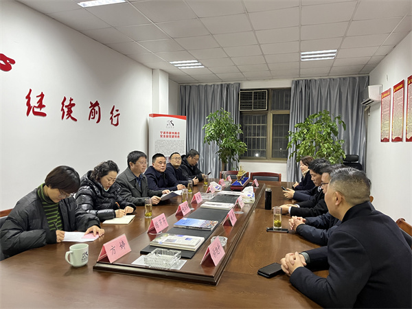 12月29日，詹縣長帶隊走訪寧波市徽州商會，洪董，余總陪同走訪.jpg