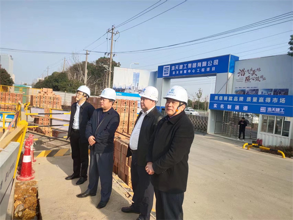 3月4日，程志強(qiáng)書記、洪董、余總考察浩天集團(tuán)施工工地，督促湖田山山上部分進(jìn)場(chǎng)施工.jpg